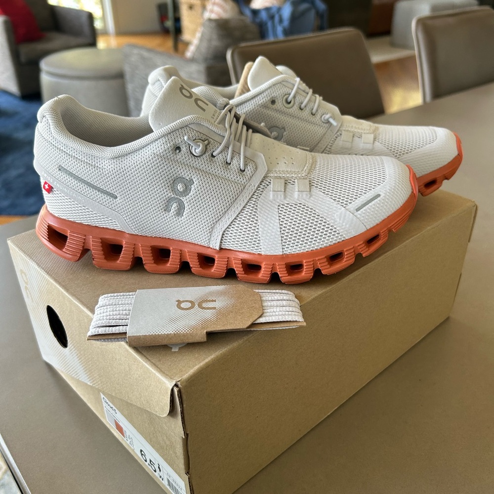 Women’s On Cloud 5 shoes